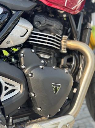 TRIUMPH SPEED 400 – HẢI QUAN CHÍNH NGẠCH, MỚI ĐẾN MỨC CHƯA ĐỔ XĂNG