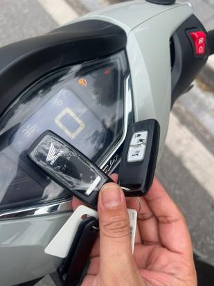 Cần bán SH 350i ABS bản máy Thái xám xi măng siêu mới lướt vài nghìn km, zin chất, chính chủ