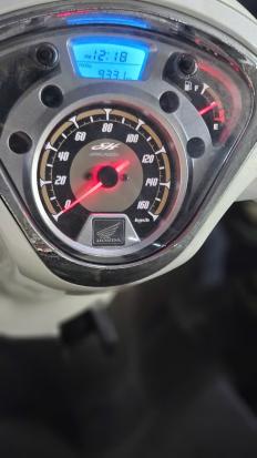 Cần bán xe SHMod màu trắng, chính chủ nữ đi 9000 km còn như mới không 1 vết xước, đăng ký 2018