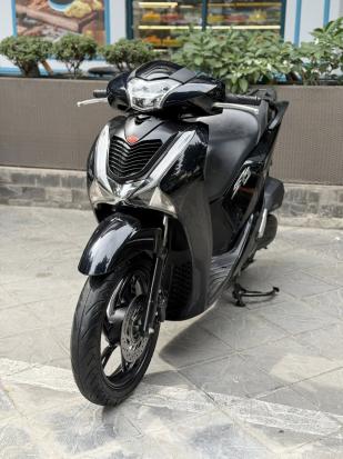 Cần bán SH 125 ABS cuối 2017 màu đen chính chủ, like new, odometer 12.000km, siêu lướt