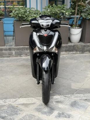 Cần bán SH 125 ABS cuối 2017 màu đen chính chủ, like new, odometer 12.000km, siêu lướt