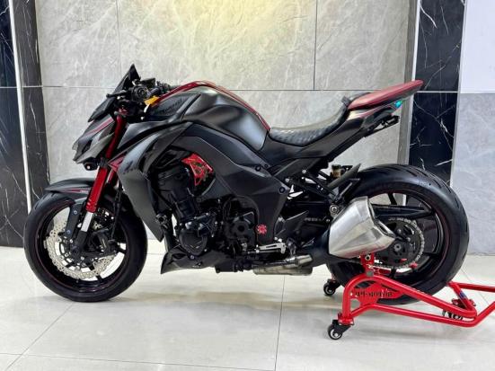 Cần bán xe Kawasaki Z1000 2016 màu đỏ