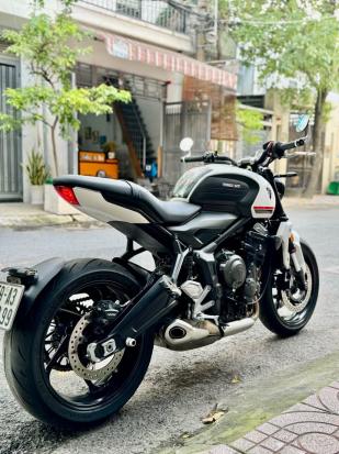 Cần bán Triumph Trident 660 bản Crystal white