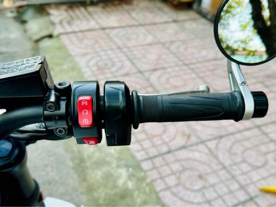 Cần bán Triumph Trident 660 bản Crystal white