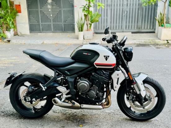 Cần bán Triumph Trident 660 bản Crystal white