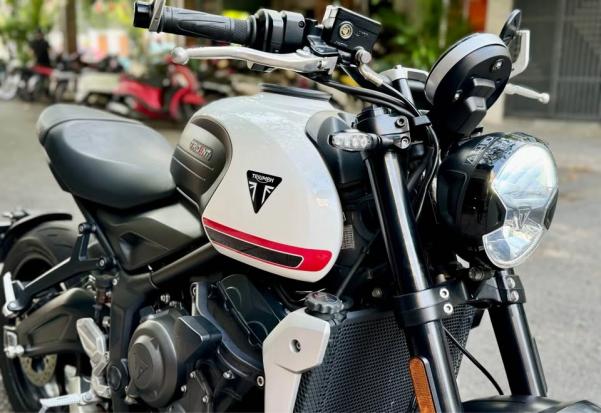 Cần bán Triumph Trident 660 bản Crystal white