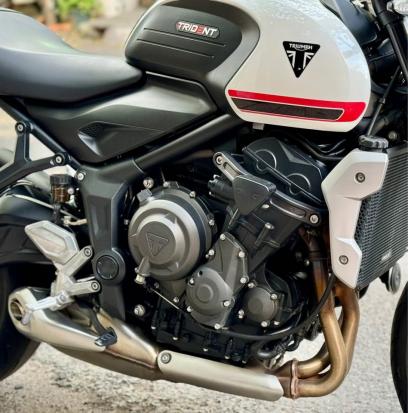 Cần bán Triumph Trident 660 bản Crystal white