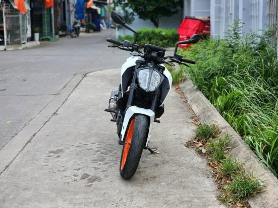 Cần bán KTM Duke 390 ABS ga điện 2018