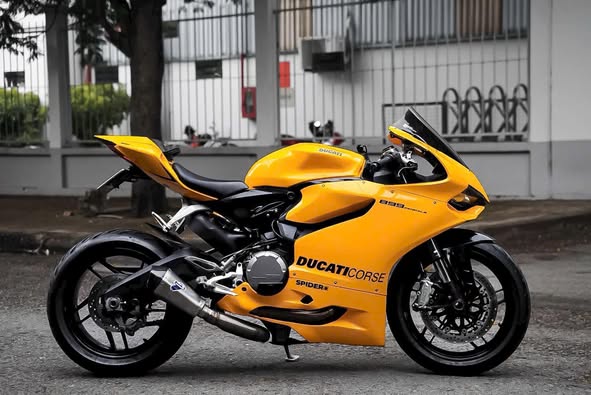 Cần bán Ducati Panigale 899 2015