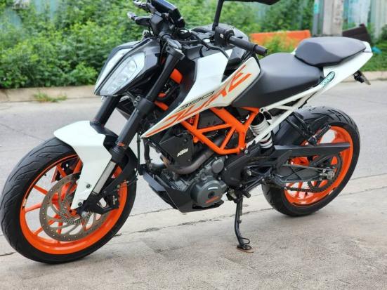 Cần bán KTM Duke 390 ABS ga điện 2018