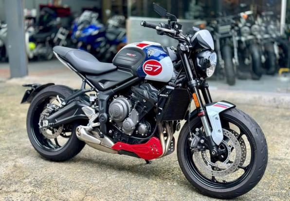 Cần bán Triumph Trident 660 2024 phiên bản đặc biệt Triple Tribute Edition