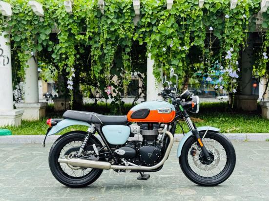 Cần bán Triumph T100 2023 màu Meridien Blue/Tangerine, odo 6k km