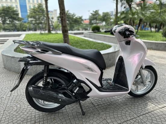 Cần bán SH 125 CBS màu trắng dán hồng, đăng ký 2023, giá 65 triệu