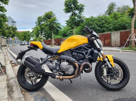 Cần bán xe Ducati Monster 821 màu đặc biệt