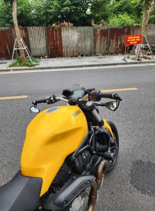Cần bán xe Ducati Monster 821 màu đặc biệt