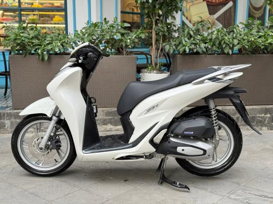 Cần bán SH 125 ABS 2025 màu trắng đen siêu lượt Likeenew chính chủ