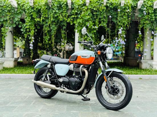 Cần bán Triumph T100 2023 màu Meridien Blue/Tangerine, odo 6k km