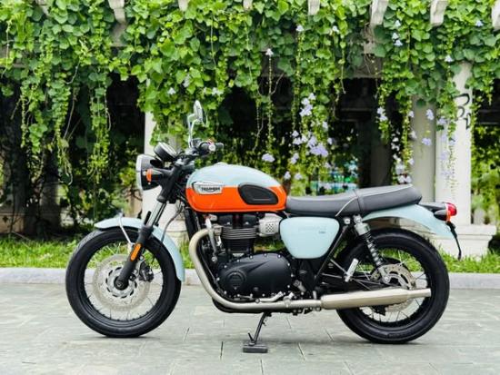 Cần bán Triumph T100 2023 màu Meridien Blue/Tangerine, odo 6k km