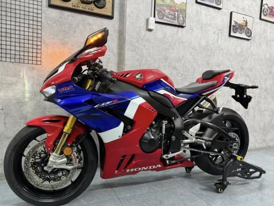 Cần bán xe Honda CBR1000rrrSP