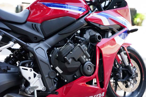 Cần bán xe Honda CBR650R mẫu mới E-Clutch