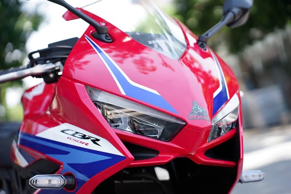 Cần bán xe Honda CBR650R mẫu mới E-Clutch