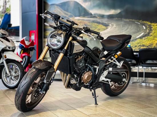 Cần bán HONDA CB650R E-CLUTCH 2025 – CHIẾN MÃ QUỐC DÂN !