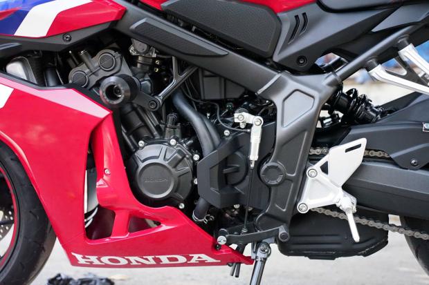 Cần bán xe Honda CBR650R mẫu mới E-Clutch