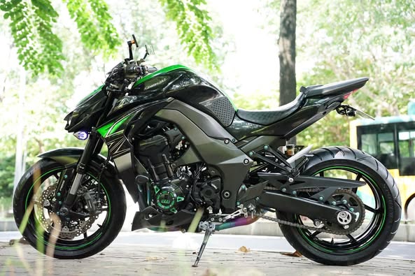 Cần bán Kawasaki Z1000 ABS 2017 màu xanh đen