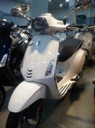 Mua Vespa Sprint tặng Voucher tiền mặt. 0909397146