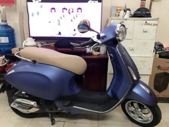 Cần bán 1 xe Piaggio Vespa Primavera 125 3vie màu xanh 2014