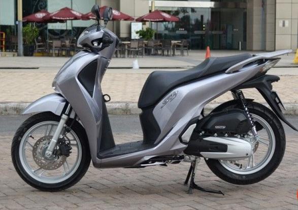 Bán gấp xe SH 125i đời 2018 màu đen bạc mới mua