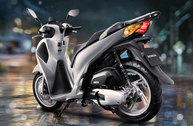 Bán gấp xe SH 125i đời 2018 màu đen bạc mới mua