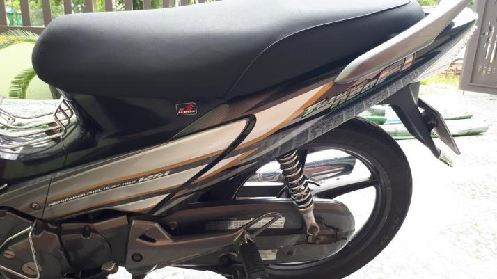 Cần bán xe máy hiệu Honda Future Neo FI 125 CC đen