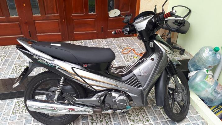 Cần bán xe máy hiệu Honda Future Neo FI 125 CC đen