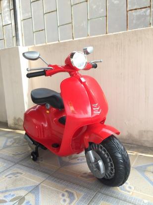 Xe máy điện trẻ cho bé gái Vespa YH-8820 tốc độ cực nhanh khỏe