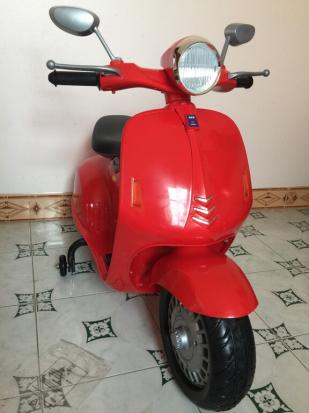 Xe máy điện trẻ cho bé gái Vespa YH-8820 tốc độ cực nhanh khỏe