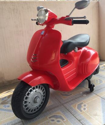 Xe máy điện trẻ cho bé gái Vespa YH-8820 tốc độ cực nhanh khỏe