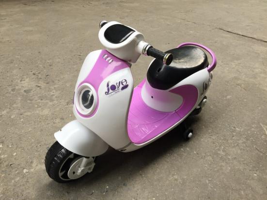 Xe máy điện cho bé gái Vespa LWD-2017 màu tím đẹp