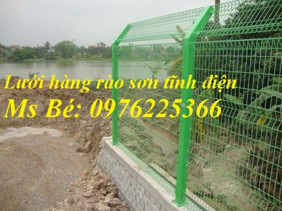 Hàng rào sơn tĩnh điện chấn sóng trên thân hàng rào gập đầu