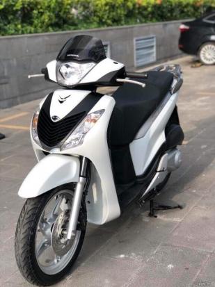 Cần bán honda Sh150i màu trắng hàng nhập khẩu Ý chuẩn mới bao giấy tờ