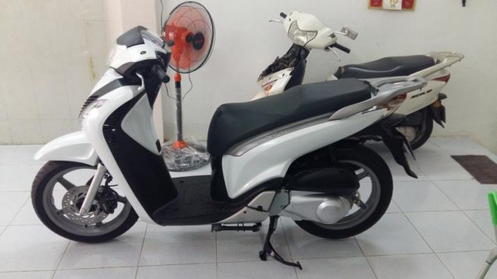 SH Fom Nhập 150i cuối 2011 màu đen (bọc trắng) xe nhà