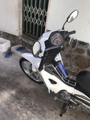 Cần bán Honda Blade 2018, màu trắng, đã đi 8300 km