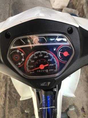 Cần bán Honda Blade 2018, màu trắng, đã đi 8300 km