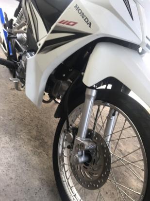 Cần bán Honda Blade 2018, màu trắng, đã đi 8300 km