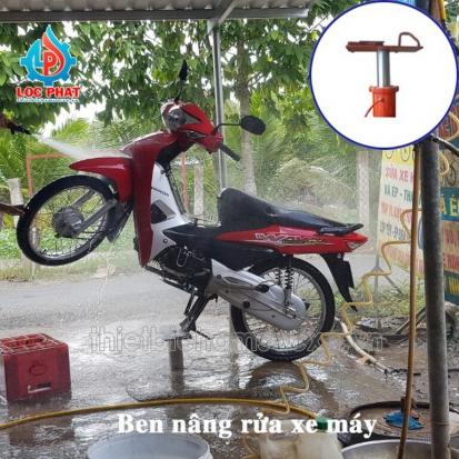 Ben nâng rửa xe máy