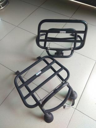 Cần thanh lí cản trước và sau xe Vespa GTS 250/300