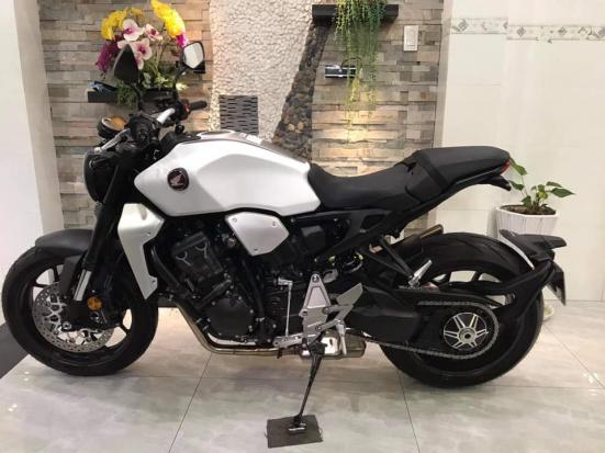 Bán CB1000R 2020 khách đập thùng