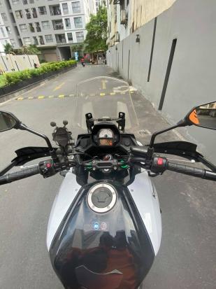 Cần bán versys 650 trắng