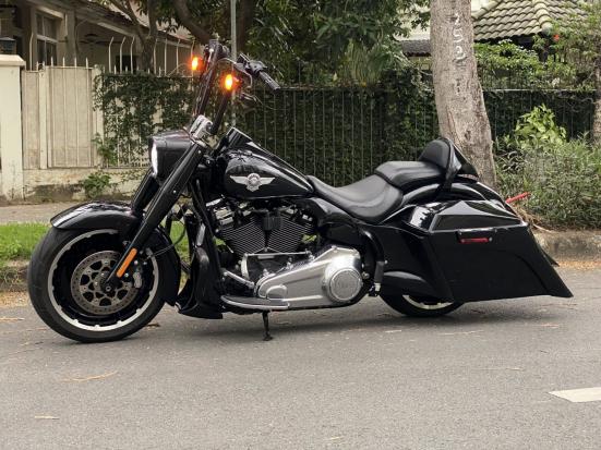 Bán xe Harley Fatboy 114 dk lần đầu 2019, độ bagger Batman.