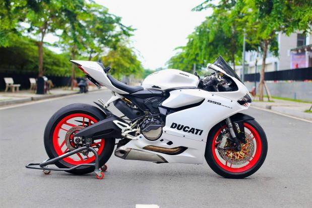 Ducati Panigale 899 2015